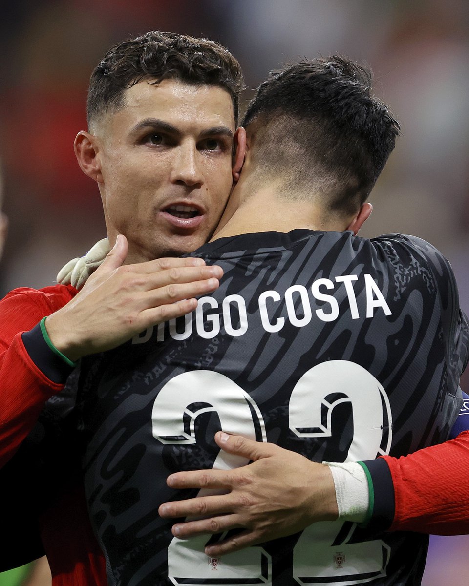 Ronaldo x Diogo Costa ❤️

#EURO2024 | #PORSVN