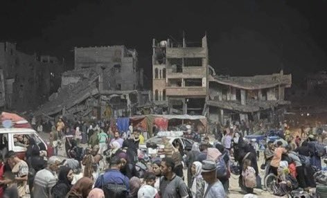 خان يونس هذه الليلة
ضاقتْ بهم الأرض يا الله
وبلغتْ قلوبهم الحناجر
اللهُمَّ إنهم عبادك وأنتَ أرحم بهم منّا
وعدكَ الذي وعدتَ يا الله 💚