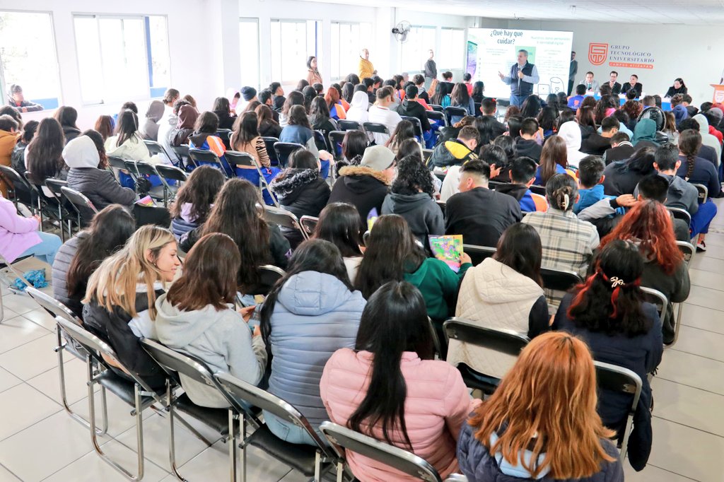 Cine Conversatorio <a href="/Infoem/">Infoem</a> para prevención de #ViolenciaDigital con alumnos de <a href="/tecatizapan1/">tecatizapan</a>. #GTU
Agradezco invitación del Rector <a href="/DavidSanchezG/">David Sánchez G.</a>, así como de la Mtra. <a href="/MirellaLuviano/">Mirella Luviano</a> y la presencia de <a href="/FiscaliaEdomex/">Fiscalía Edoméx</a>.