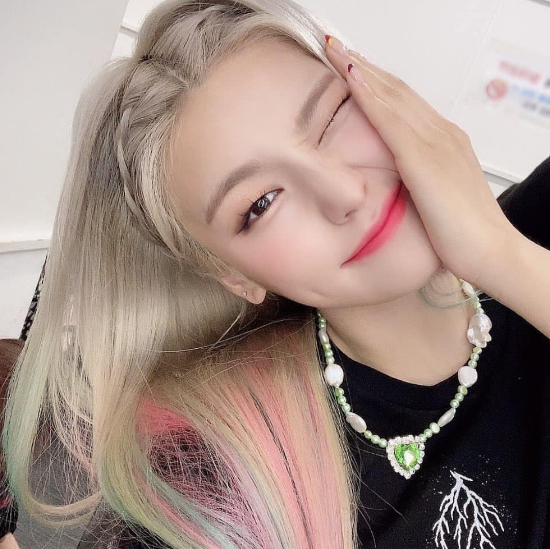 Pyxidis_twt's tweet photo. I’m a #su͝𝕡ᥱɾ𓈒࣪𔘓ཻུᥣᥲɗy y yo no me perdería el #Ꮐ𝑖𝕕ᥣᥱ𐀶᭄ུ𓈒࣪道前 por el cual he esperado muchísimo tiempo, como buena fan de @gdletw ya tengo mi LS listo para darles mucho apoyo 

🗝️̸̷ ִ ׄ  ˒˒ #𝑖zas𝑘un pֹoᧉmִs ⑅ https://t.co/lR3mdPRfNt