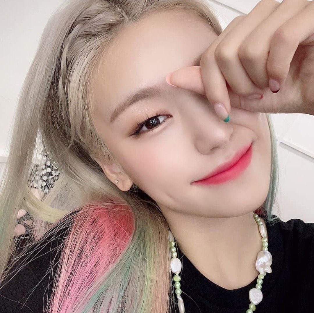 Pyxidis_twt's tweet photo. I’m a #su͝𝕡ᥱɾ𓈒࣪𔘓ཻུᥣᥲɗy y yo no me perdería el #Ꮐ𝑖𝕕ᥣᥱ𐀶᭄ུ𓈒࣪道前 por el cual he esperado muchísimo tiempo, como buena fan de @gdletw ya tengo mi LS listo para darles mucho apoyo 

🗝️̸̷ ִ ׄ  ˒˒ #𝑖zas𝑘un pֹoᧉmִs ⑅ https://t.co/lR3mdPRfNt