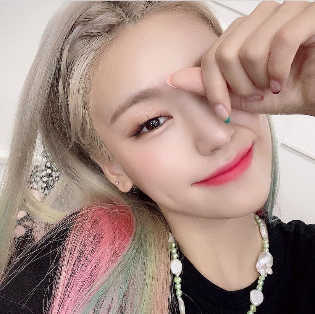 Pyxidis_twt's tweet photo. I’m a #su͝𝕡ᥱɾ𓈒࣪𔘓ཻུᥣᥲɗy y yo no me perdería el #Ꮐ𝑖𝕕ᥣᥱ𐀶᭄ུ𓈒࣪道前 por el cual he esperado muchísimo tiempo, como buena fan de @gdletw ya tengo mi LS listo para darles mucho apoyo 

🗝️̸̷ ִ ׄ  ˒˒ #𝑖zas𝑘un pֹoᧉmִs ⑅ https://t.co/lR3mdPRfNt