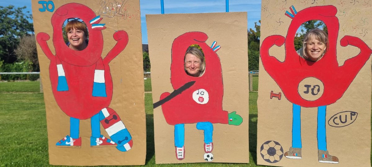 Les Olympiades à MARTIGNÉ ont été un réel succès ! Une foule nombreuse pour participer en famille à des ateliers ludiques ou réservés habituellement à des sportifs porteurs de handicap.
Beaucoup d’ambiance pendant cette journée intergénérationnelle! 
Merci à tous les bénévoles !