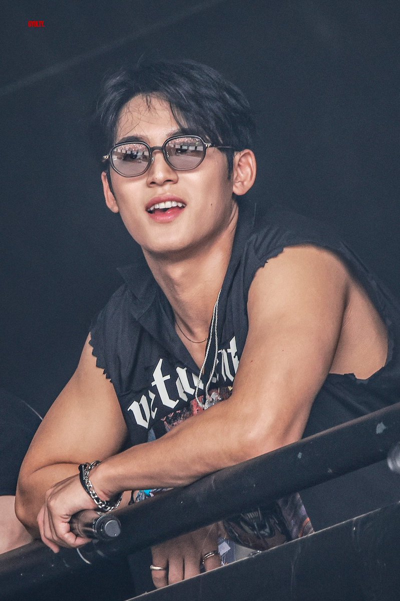 240628 #Glastonbury2024

‘I like the guy with the glasses’

#민규 #MINGYU #ミンギュ
#SEVENTEEN #세븐틴