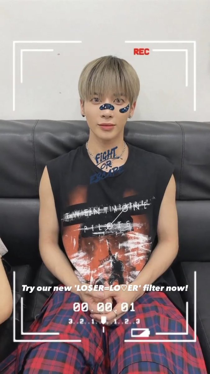 vxperion's tweet photo. cool people like twenty one pilots (taehyun of txt and hongjoong of ateez) https://t.co/rsh5nu4Sil