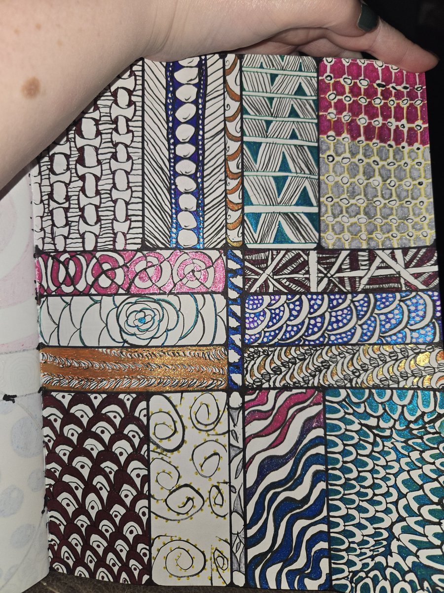 rosewolfz96's tweet photo. #glitter #art #artworks #artwork #zincommunity #zintangle #zin #zintangleart #pen #penart #pendrawing #drawing #draw #doodle #doodles #color #inkart #inkdrawing #ink #love #scetching #showmyarts #scetch https://t.co/ZVky3JezJt