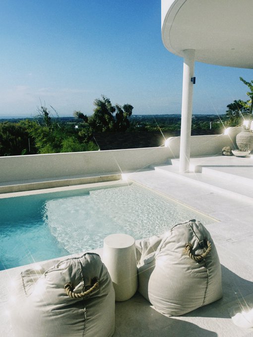 Missing this little slice of paradise 🌊💧🦋 https://t.co/H6boCLqXfv