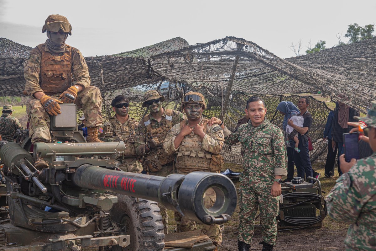 25thID's tweet photo. ⚡ #KerisStrike ⚡ 

#OperationPathways exercise #KS24 kicked off strong this weekend with our Malaysian Army and Australian Army allies with a SME Exchange, a Combined Information and Effects Fusion Cell and an open community static display. 

#StrongerTogether 🇲🇾 🤝 🇺🇸 🤝 🇦🇺 https://t.co/YjLLmeie2N