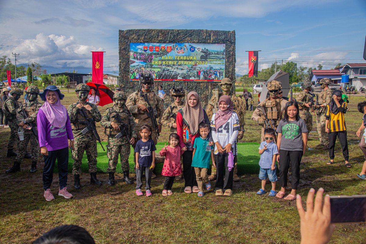 25thID's tweet photo. ⚡ #KerisStrike ⚡ 

#OperationPathways exercise #KS24 kicked off strong this weekend with our Malaysian Army and Australian Army allies with a SME Exchange, a Combined Information and Effects Fusion Cell and an open community static display. 

#StrongerTogether 🇲🇾 🤝 🇺🇸 🤝 🇦🇺 https://t.co/YjLLmeie2N