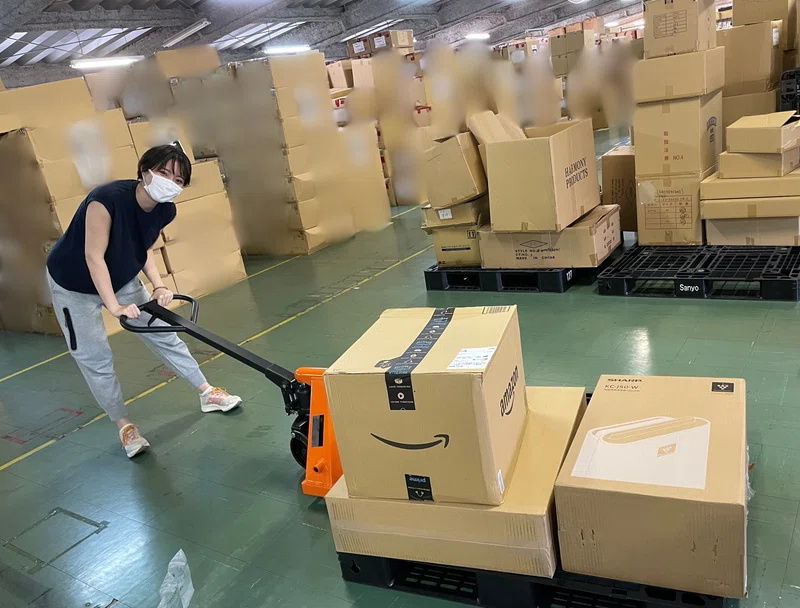 shoji_hq's tweet photo. HQ人事責任者に古田萌子（創業メンバー）が就任！

Day 1から共に超泥臭く事業を立ち上げてきた功労者が人事をリードしてくれるのは感慨深い。。
（写真は初出社時と倉庫作業時のもの。3年前なのに皆若い。）

そんな古田ですが、今週のIVSにHQとして初参戦するそう！　宜しくお願いします！

↓詳細