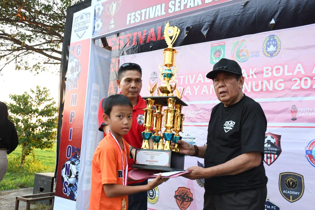 Bupati KLU Tutup Festival Sepak Bola Anak Dayan Gunung dlvr.it/T92XRl - lombokitaID
