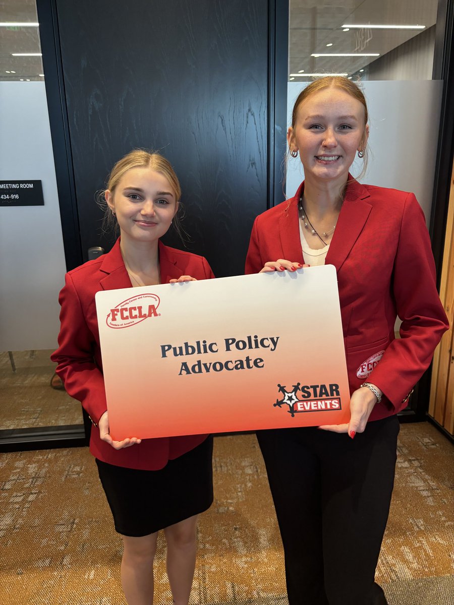 MrsWeberFCS's tweet photo. Day 3: 
Ella &amp; Jada in Public Policy Advocate
Taryne, Ava, &amp; Madi were room consultants for events.
Hannah attended a district president meeting
We listened to the top 20 national officer candidate speeches and went to the aquarium with the rest of Kansas! https://t.co/ZYeOKfaLDA