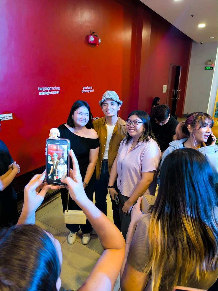 cathdizon_'s tweet photo. late upload 💙

i watched One More Chance the other day and here are the highlights of the people I met😭💗✨ https://t.co/zR2Xw8T0SC