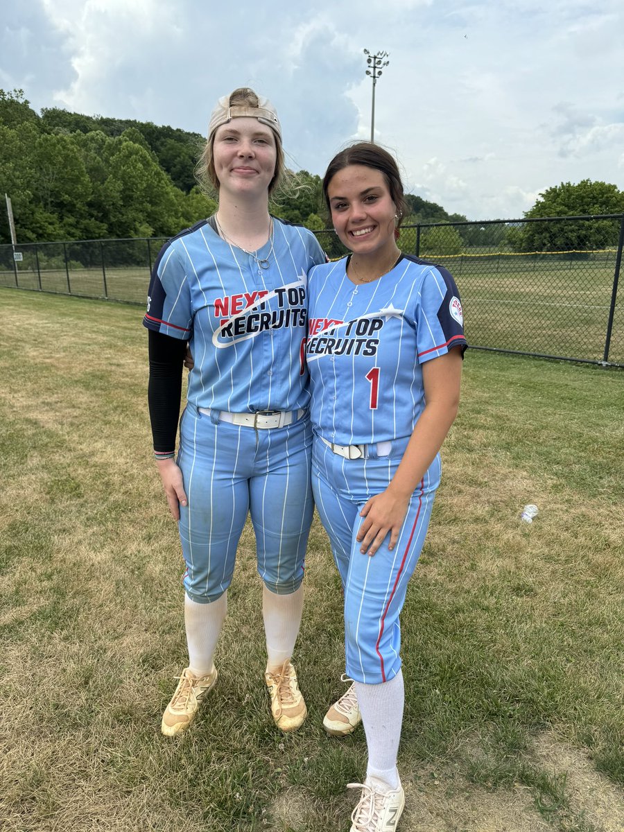 Shout out for 2 shut out games this past weekend.  Our pitchers and catchers rotated through the first game. (Annie, Karalina, Addison with catchers Amila and Amber) The second one was all Karalina and Amber!  Of course their defense killed it backing them up!  Way to go girls!💙