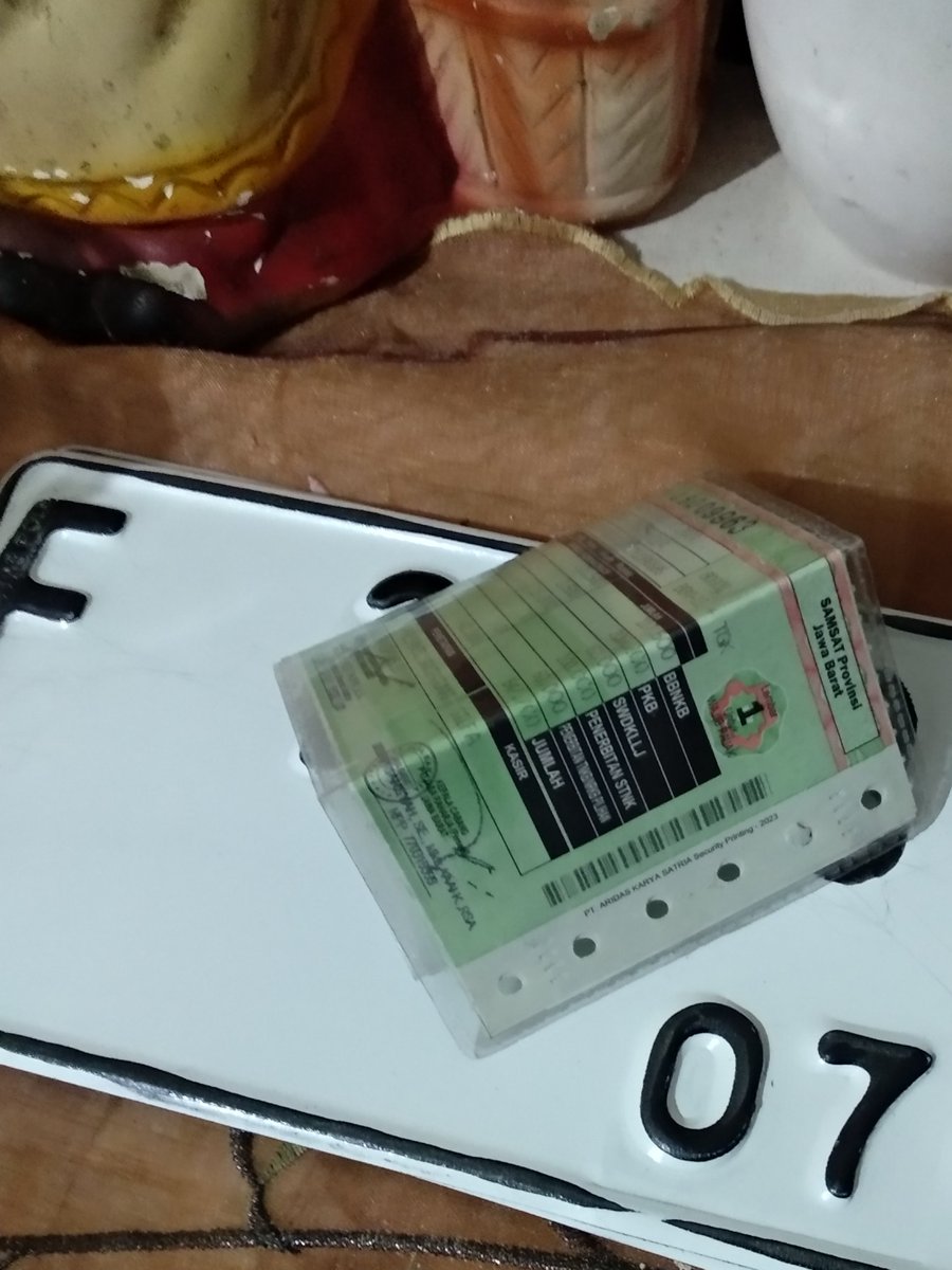 Suhedahlan's tweet photo. Akhirnya nih motor bisa bayar pajak dan dapet stnk bpkb plat nomor baru, suenege poool https://t.co/cAusEiJJ80
