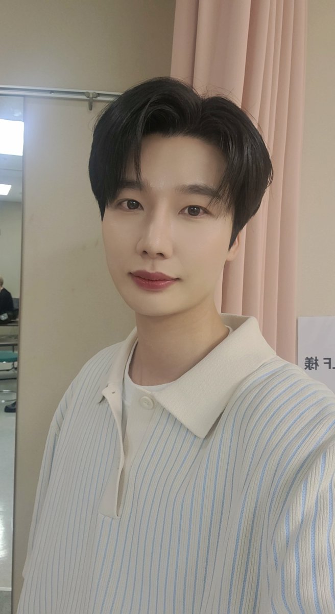 WeNUOfficial's tweet photo. 🌧️☂️🌧️☂️ 

#WeNU #위앤유 
#SUNWOO #한선우 
#너의집앞을걷다 https://t.co/i1smhEukKn