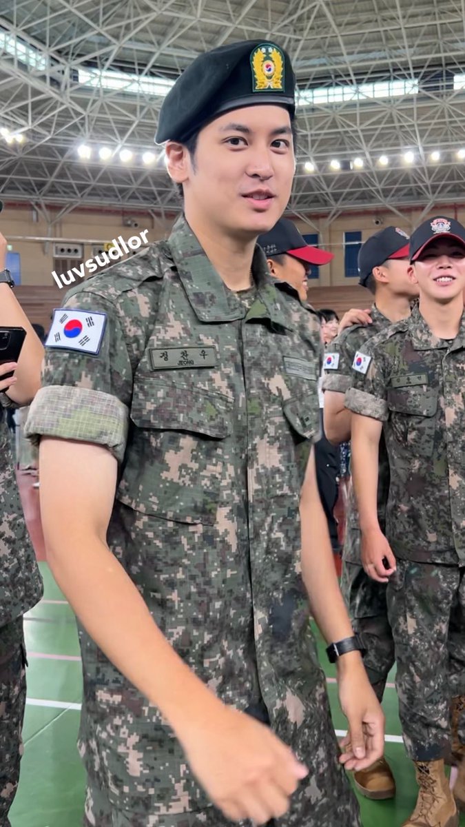 luvsudlor's tweet photo. 너무 잘 생겼는데? 😫🫶🏻 https://t.co/0lntPxI7u3
