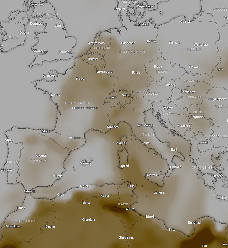 Roefvan010's tweet photo. @Raskalnikov207 Er zat een verhoogde hoeveelheid Sahara zand in de lucht. https://t.co/5h3Pv2XC9u