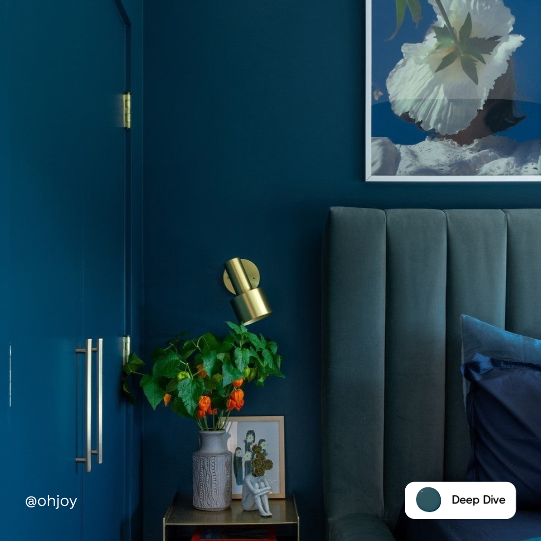 clarepaint's tweet photo. In the mood for something, well, moody? Don’t be afraid to take a walk on the dark side! Try a coat of Deep Dive on your walls to create a cozy statement look. Get started on your revamp with 40% off paint purchases $50+ with code PAINT40 at checkout. https://t.co/2Fn3vEzPN3 https://t.co/p1NB3IBtUM