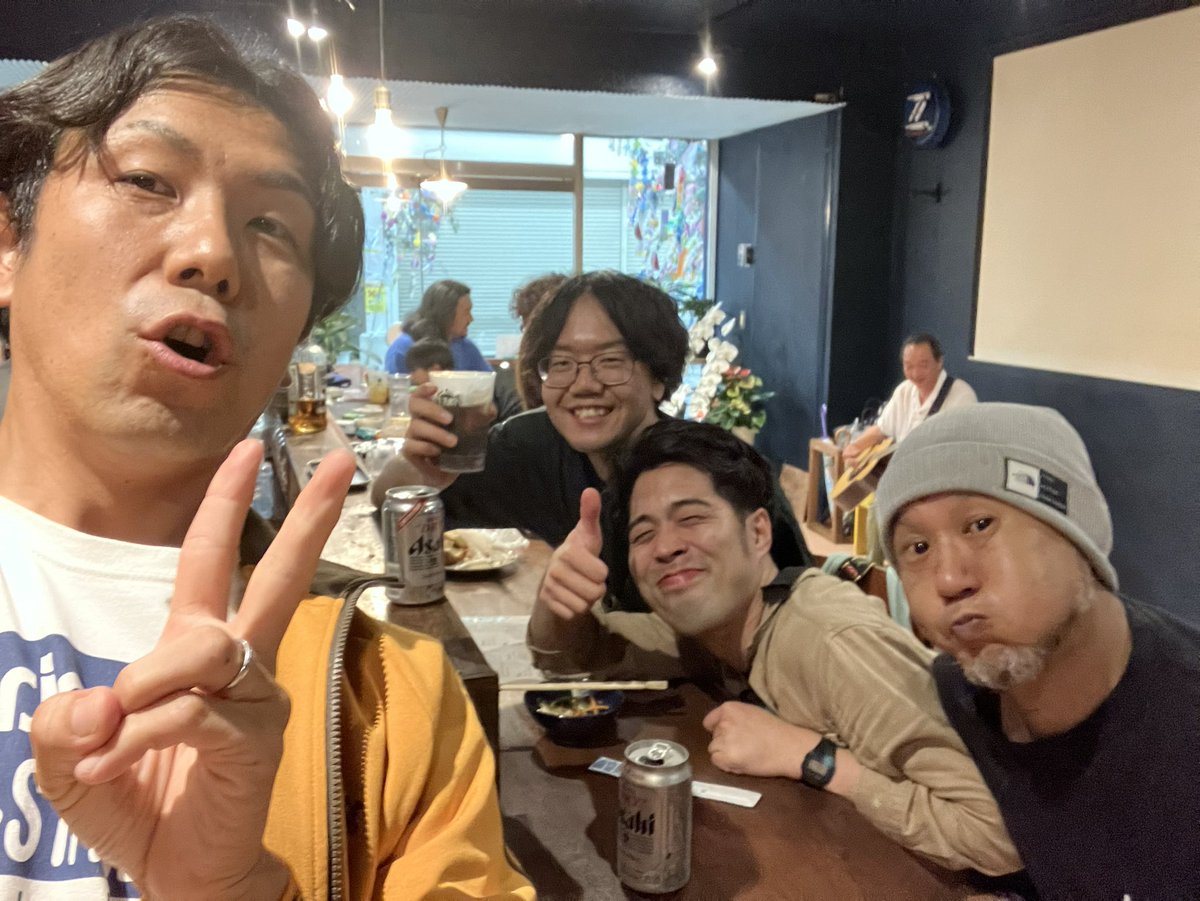 ham429's tweet photo. 伊勢BARRET、移転開店おめでとうございます。Restartイベントの仲間に入れてもらえて嬉しかったです。

高柳商店街の中にある、青い店
飲食も充実してて、お客さんたちが食べたり飲んだりと笑い声の絶えない楽しい空間でした！

みなさん、ありがとうございました！ https://t.co/wQJH6IUjN7