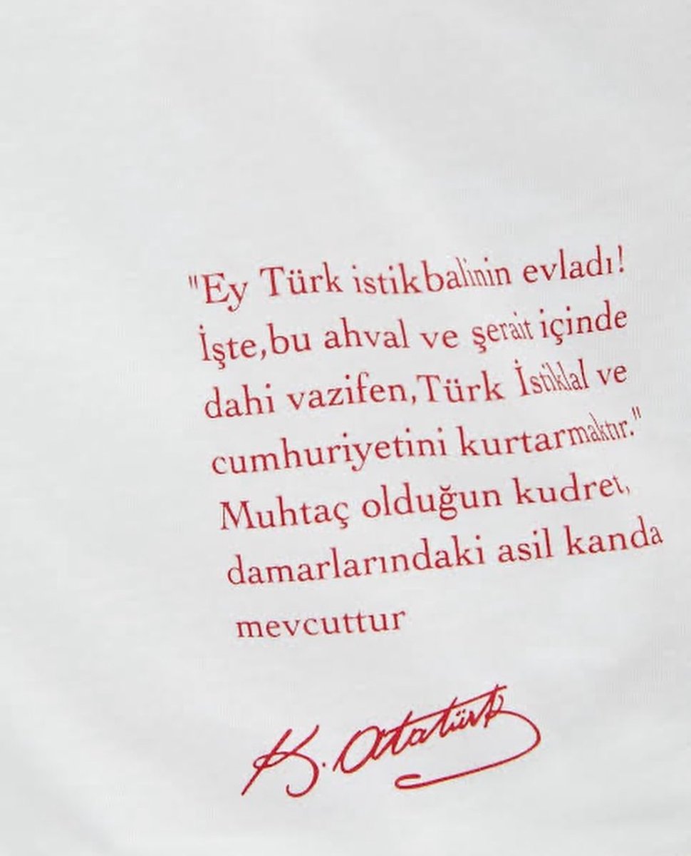 postmodernss's tweet image. *Halk eylem yapar* 

Ultra mega duayen siyasetçiler ve kolluk kuvveti: “Provokasyona gelmeyin, sokağa çıkmayın, örgütten beter oldunuz, biz halledeceğiz, biz çözeceğiz, biz yaparız, herkes itidalli olsun, Allah rızası için evinize gidin.” 

Sokağa çıkan vatandaşa “örgütten beter…