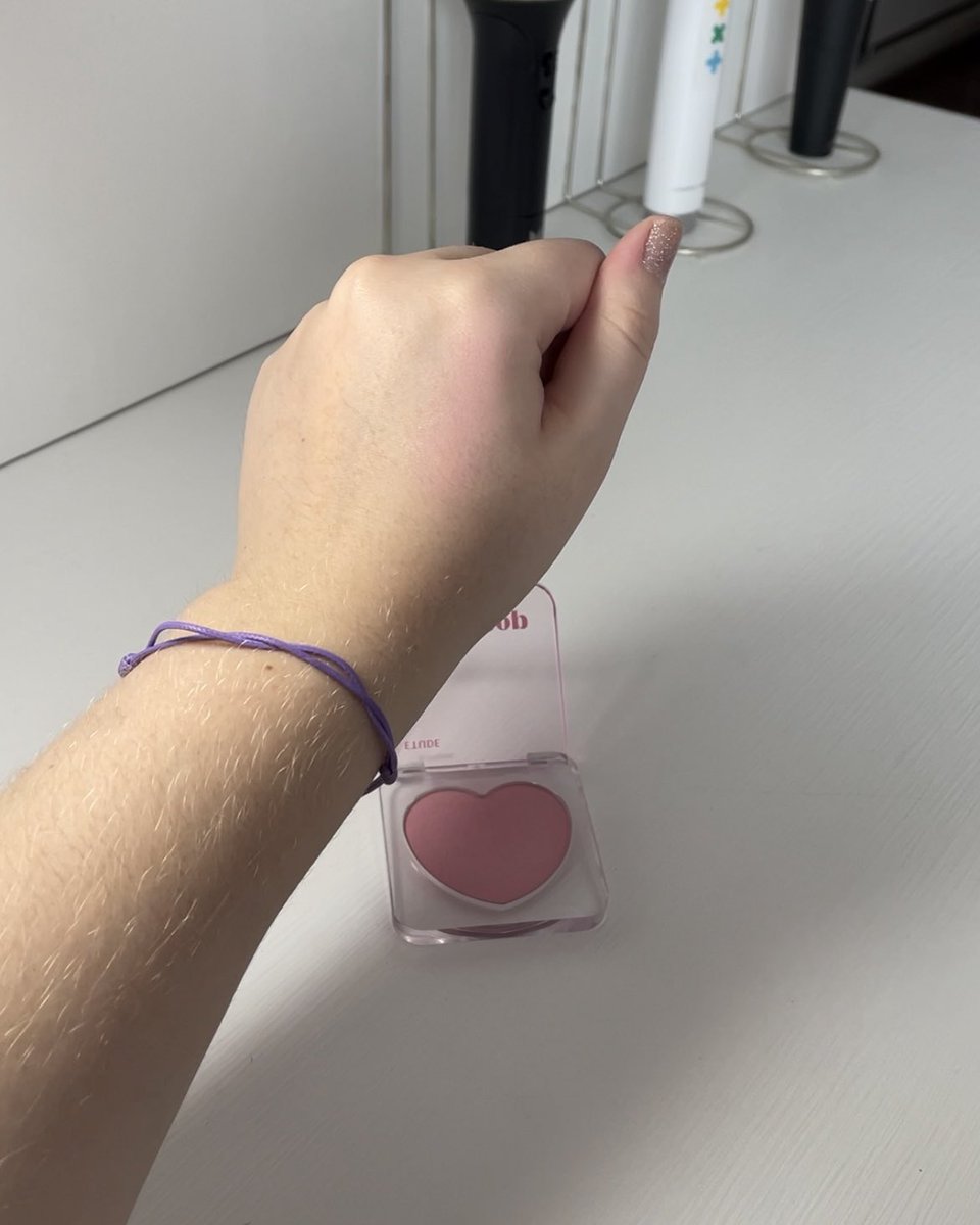 joonie94monie's tweet photo. etude house - heart pop blusher 

esse blush tem a embalagem linda, mas a pigmentação é fraquíssima e tem que se esforçar mt pra sair cor 🥴 https://t.co/jCpvdw55wo