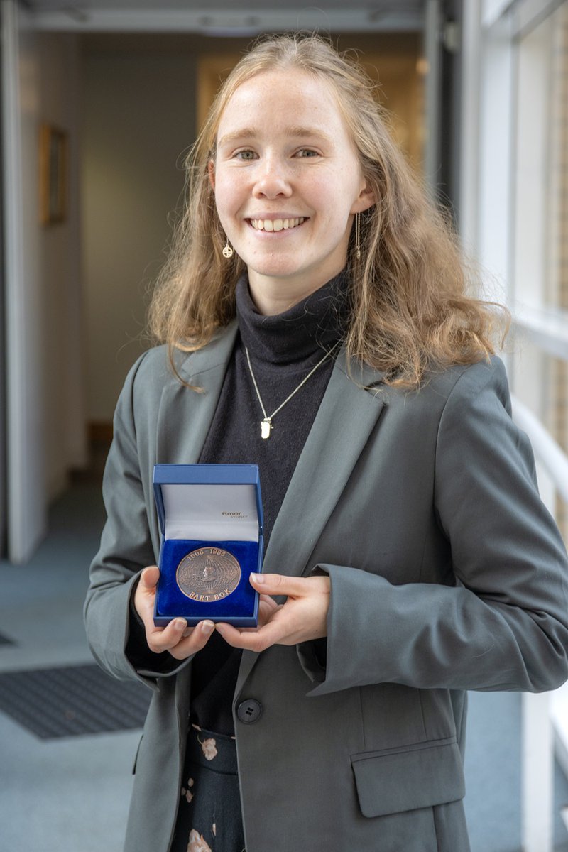 University of Tasmania (@utas_) on Twitter photo A huge congratulations to astrophysics Honours graduate Sophie Young who has received the prestigious <a href="/AstroSocAus/">Astro. Soc. Aus.</a> 2024 Bart Bok Prize for her research exploring the distant Universe 👏
Read more: utas.au/BartBokPrize A huge congratulations to astrophysics Honours graduate Sophie Young who has received the prestigious <a href="/AstroSocAus/">Astro. Soc. Aus.</a> 2024 Bart Bok Prize for her research exploring the distant Universe 👏
Read more: utas.au/BartBokPrize
