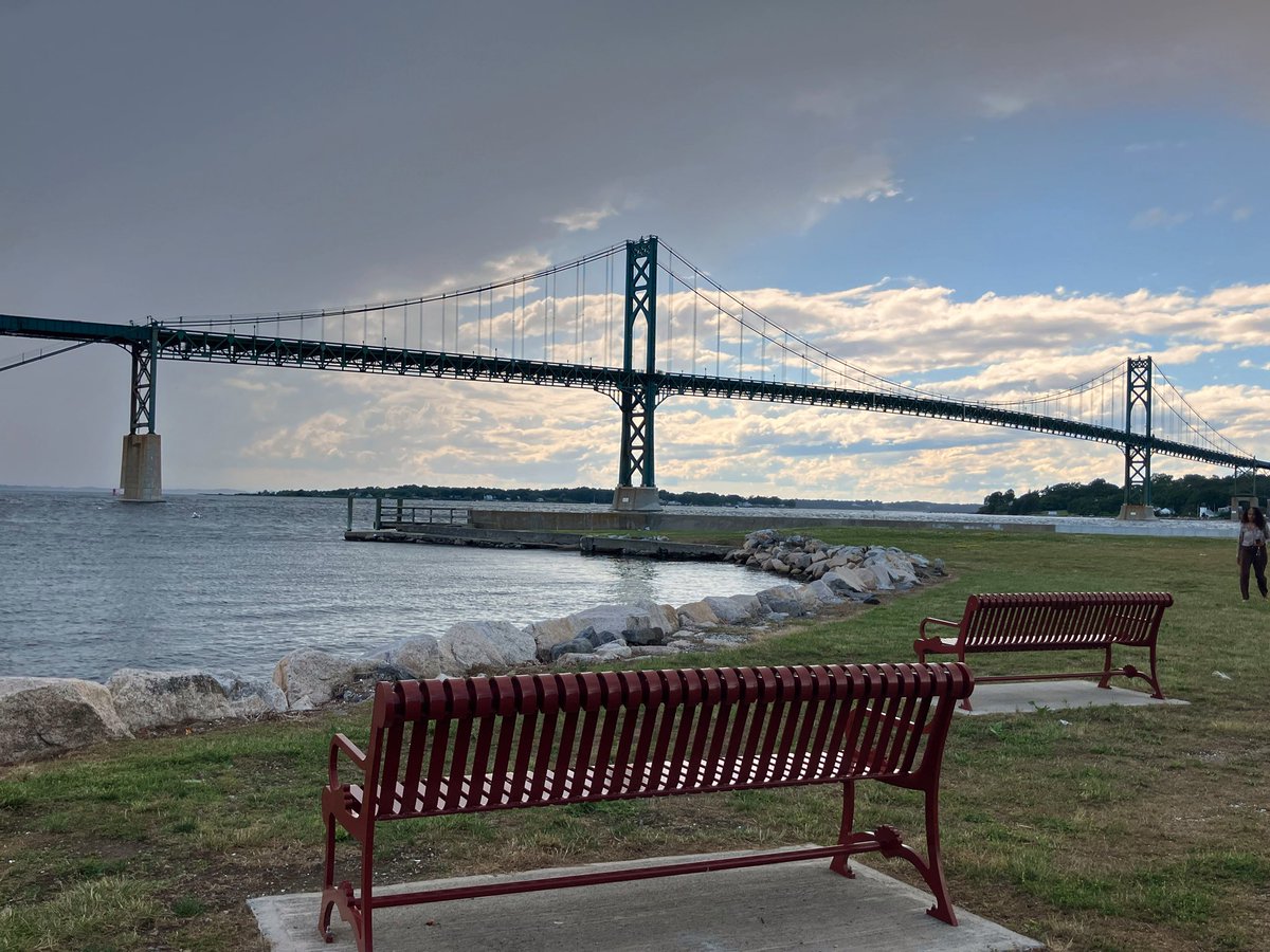 oralcarter's tweet photo. #riwx #thunderstorm #PortsmouthRI #MountHopeBridge #RhodeIsland https://t.co/rmCbhDzmvj