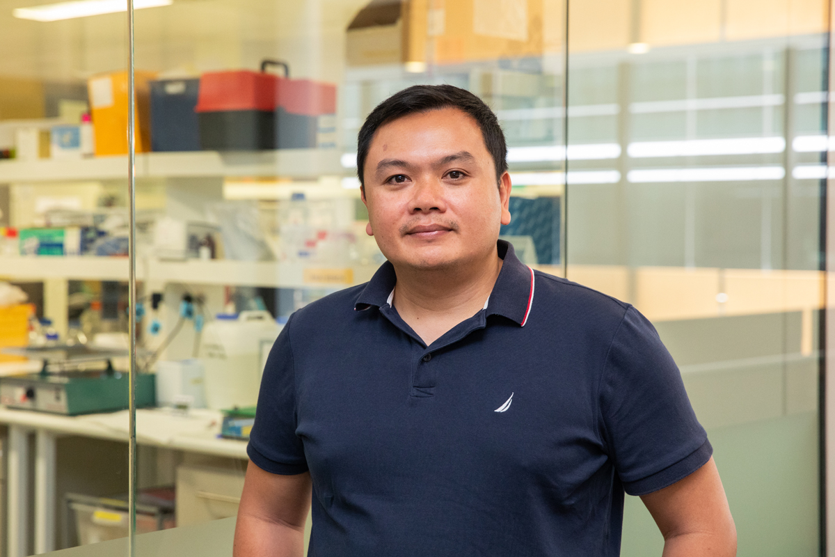 Kirby Institute, UNSW (@kirbyinstitute) on Twitter photo Congratulations to Dr <a href="/c_phetsouphanh/">Chan Phetsouphanh PhD</a> and his team who have been awarded almost $1M in MRFF <a href="/healthgovau/">Australian Dept of Health, Disability and Ageing</a> funding to investigate the immune profile and impacts of long COVID to inform treatment development
Read more: kirby.unsw.edu.au/news/mrff-fund… Congratulations to Dr <a href="/c_phetsouphanh/">Chan Phetsouphanh PhD</a> and his team who have been awarded almost $1M in MRFF <a href="/healthgovau/">Australian Dept of Health, Disability and Ageing</a> funding to investigate the immune profile and impacts of long COVID to inform treatment development
Read more: kirby.unsw.edu.au/news/mrff-fund…