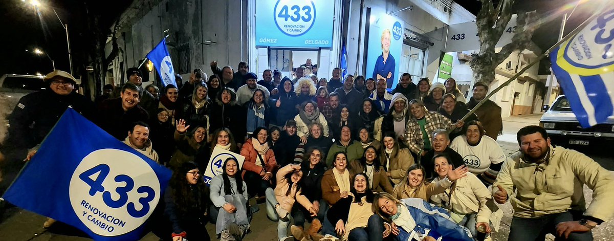 gomezjoaquin101's tweet photo. Un agradecimiento de los más profundos.
Me queda corto agradecerles con palabras y creo sinceramente no he tomado dimensión de la votación de ayer, son muchas emociones juntas.
Me quedo con cada mensaje, abrazo y muestras de cariño recibidas.
GRACIAS! https://t.co/GroYDtNg0F