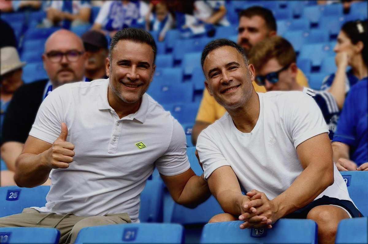 joan_nieto's tweet photo. Pudo ser el peor día y acabó siendo el mejor! ⚽️🐦#diaspararecordar #23junio #lamejorcompañia #sufridores #rcdespanyol #photooftheday #vueltaaprimera #gemelos #rcdstadium🏟 https://t.co/aZTiEE6gH5