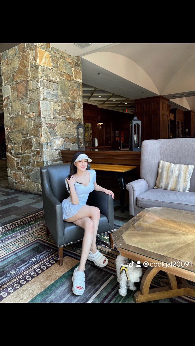 Will not be knocked down by life, we should always love life, enjoy life, and live a good life, which has little to do with material things. Girls feel super self-sufficient, and they will always be on the road in the future, love themselves and love life.