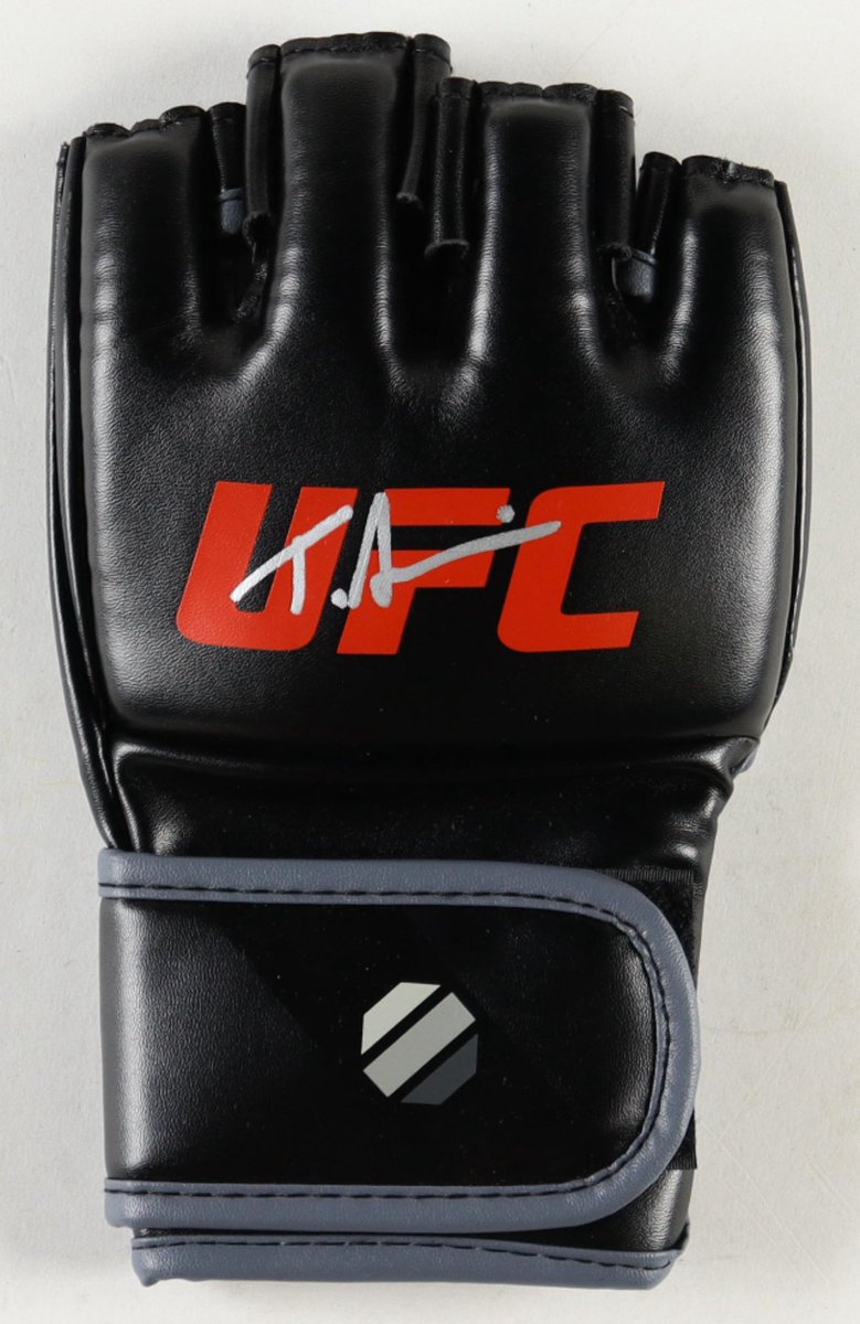 🚨GIVEAWAY🚨

Excited for #UFC304 ⁉️

This month I’m giving away a Glove SIGNED by Interim HW Champion Tom Aspinall from <a href="/PristineAuction/">Pristine Auction</a> 🏆🏴󠁧󠁢󠁥󠁮󠁧󠁿

During July I will be highlighting 10 upcoming auctions

LIKE &amp; SHARE these posts for a chance to win‼️
#MMA 

prstn.co/mmacasuals