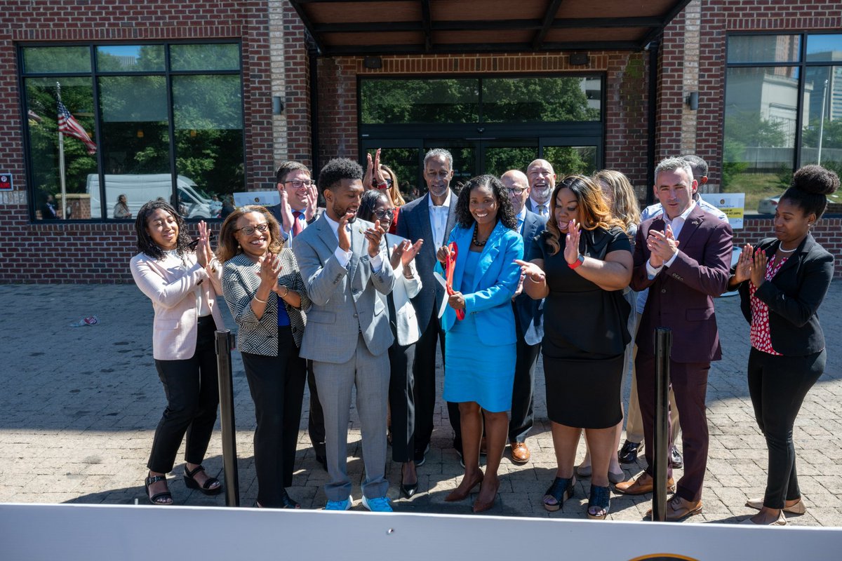 MayorBMScott's tweet photo. This morning, we cut the ribbon on the two hotels we acquired as a part of our efforts to expand housing services for our residents and families experiencing homelessness. https://t.co/wlqMK8Sk5F