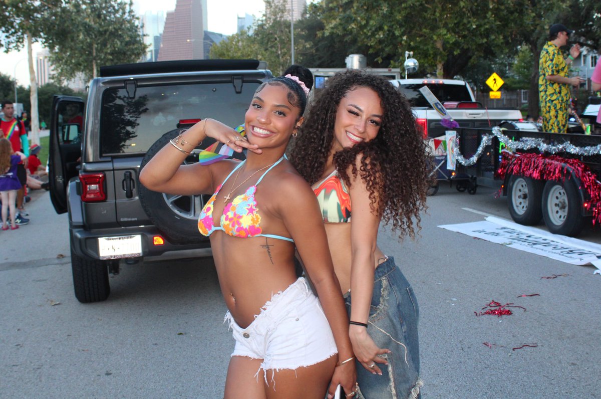 anad0ll's tweet photo. Houston Pride✨💕 https://t.co/033mFSORkd
