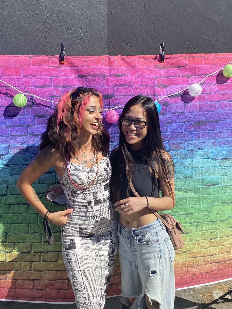 cuccimane777's tweet photo. i had so much fun running the @AvrilHeals booth with @Jaelynngrace at #QueerFairLA ✨ https://t.co/dHvvP7HqRp