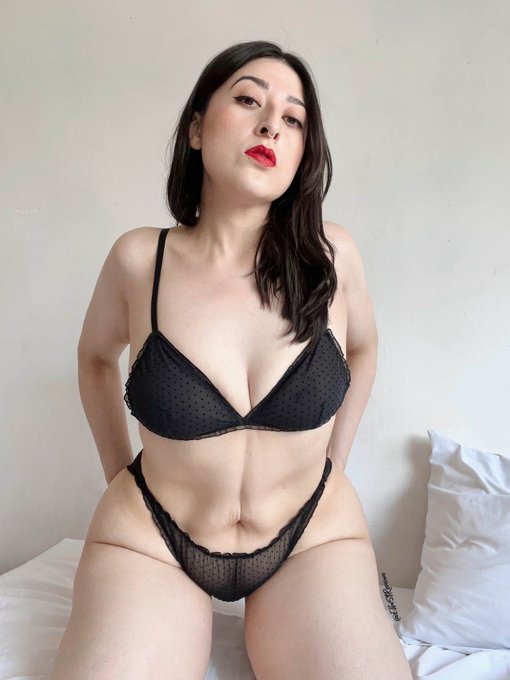 &iquest;Se nota que tengo fr&iacute;o? 🤔 https://t.co/7z9fdgokjR