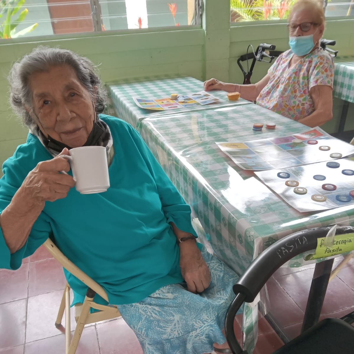 En CASATUR apoyamos a los adultos mayores visitando el Hogar de Ancianos San Vicente de Paul. Entregamos pan dulce donado por <a href="/viva_outdoor/">Viva Outdoor</a>  y fardos de agua por  <a href="/LasPerlitasSV/">Agua Las Perlitas</a>  y CASATUR. Es así como destacamos nuestro compromiso social.