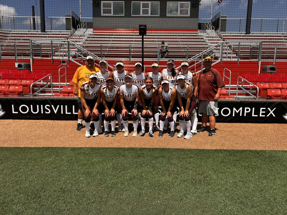AmandaHolz24's tweet photo. Had a great time at the Top Gun Patriot Invitational and got to play on some really nice fields at the Louisville Slugger Sports Complex! Didn’t get the results we wanted as a team but had some fun with a great group of girls! @KJThomp15 @CoachFentonBG @CoachMWright3 https://t.co/KxXqWtEjro