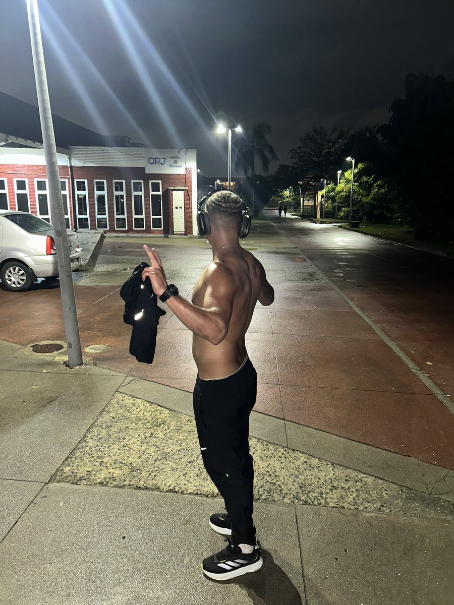 sousajr07's tweet photo. Cardio pago 🏃 https://t.co/QNwX89IJxs