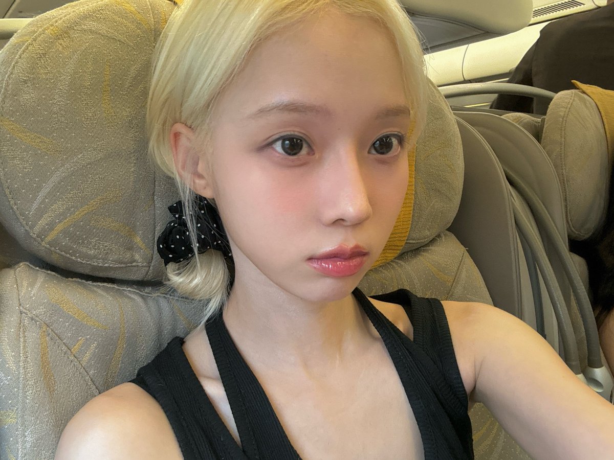 nookker_ss's tweet photo. น้องหนาว💬

“ขึ้นเครื่องแย้วว”
“ฉันมีอะไรจะสารภาพ”
“วันนี้ฉันไม่ได้ไปร้านเสริมสวยน้า..?🫣”
“ฉันเขียนคิ้วเองด้วย!!!!”
“เก่งกว่าที่คิดใช่มั้ยล่ะ”
“ไปดูและเรียนมาจากที่ไหนสักที่ล่ะ”
“ฉันค่อยๆ บรรจงมุมโน้นที มุมนี้ที”
“ตั้งใจเขียนเลยนะ”
“ข้อมูลเครื่องสำอาง
คุชชั่น- espoir be qlow cushio
ลิป- espoir nowear lipstick balming glow blueberry”
“^_^*💄”
“เมคอัพออนนี่ทำแบบนี้นะ”
“ฉันก็แค่บอกข้อมูลเหมือนกันไง”