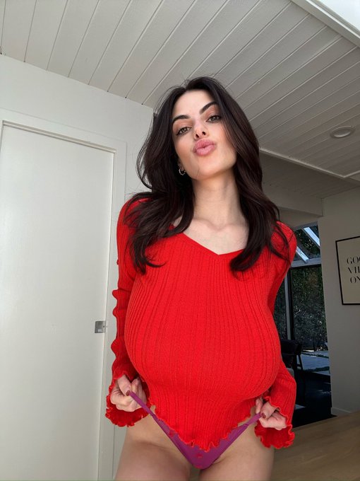 1 pic. Sweet like honey ? https://t.co/XVG9mswDdg