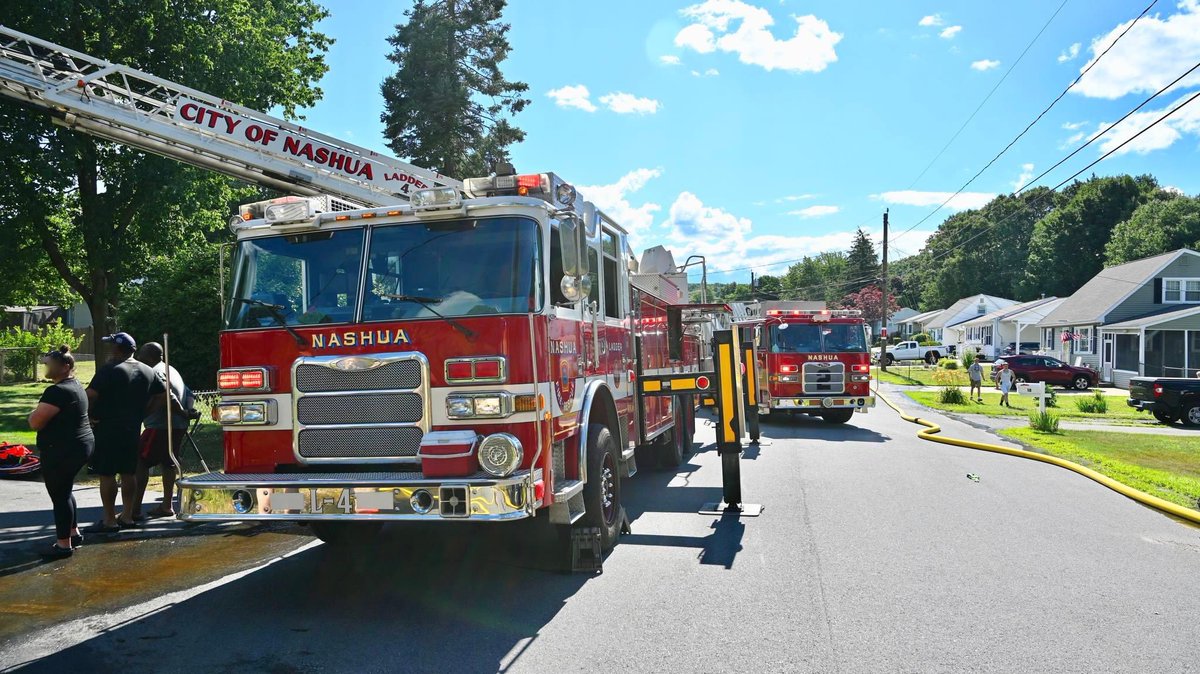 HudsonHeat's tweet photo. At 4:15 pm Nashua Engines 2, 4, 3, Engine 5 as the RIT engine, Ladders 2, 3, C4, C2,R2, and ALS 10 were dispatched to 15 Kennedy Drive for a house fire. Engine 3 arrived on the scene and reported light smoke showing from a 2 story single family home. https://t.co/kcDQWw8TaP