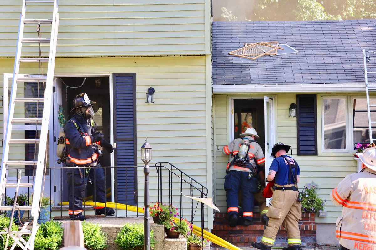 HudsonHeat's tweet photo. At 4:15 pm Nashua Engines 2, 4, 3, Engine 5 as the RIT engine, Ladders 2, 3, C4, C2,R2, and ALS 10 were dispatched to 15 Kennedy Drive for a house fire. Engine 3 arrived on the scene and reported light smoke showing from a 2 story single family home. https://t.co/kcDQWw8TaP