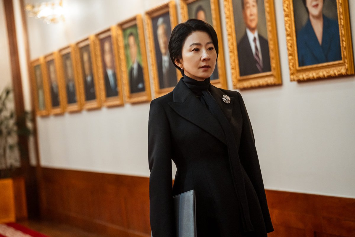 imbcenews's tweet photo. '돌풍' 작가가 누구지? 확인하게 만드는 이야기의 비결, 박경수 작가와의 일문일답
#돌풍 #TheWhirlwind #박경수작가 #iMBC 

Q. 이번 '​돌풍'에서 아끼시는 대사가 있다면? 
A. 거짓을 이기는 건 진실이 아니야. 더 큰 거짓말이지.

⬇️기사 Click Plz⬇️
https://t.co/z1GYONqigQ https://t.co/tjIWj5ejtw