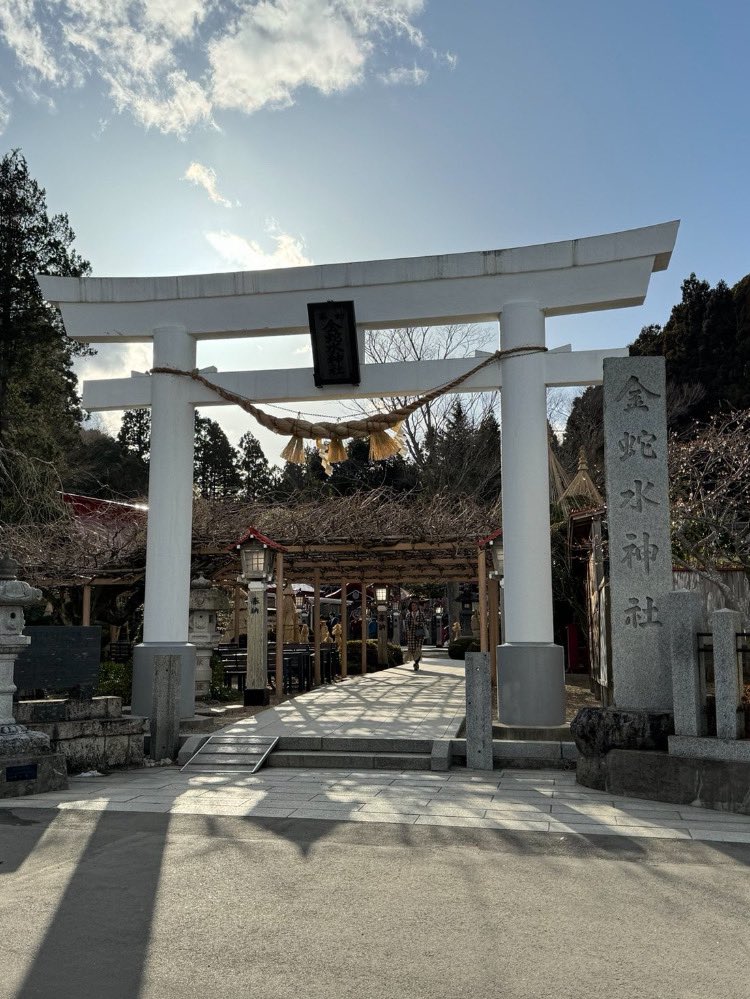 kitano_omairi's tweet photo. 【 金蛇水神社 / 宮城県岩沼市 】

前記のダイスケ様よ��の代拝で
竹駒神社より数分との話しで
一緒に参拝して貰いました。

３月梅朱印と白蛇の御神籤を郵送

開封したら他には御当地牛タン
それにピカチュウのステッカー
遊び心を忘れてない人ですね✨

＃金蛇水神社 https://t.co/lTa1UCSOpl