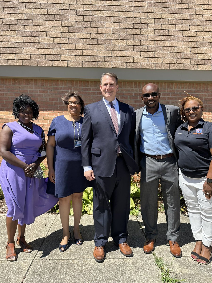 Donna Redmond Jones (@drjones_ossi) on Twitter photo Appreciate all who hosted a great morning of school visits with our new superintendent at RMHS, Takoma Park ES and Banneker MS <a href="/RMHS_principal/">Alicia Deeny</a> <a href="/ThomasTaylorEdD/">Thomas Taylor</a> @BBMS_MrAdelekan Appreciate all who hosted a great morning of school visits with our new superintendent at RMHS, Takoma Park ES and Banneker MS <a href="/RMHS_principal/">Alicia Deeny</a> <a href="/ThomasTaylorEdD/">Thomas Taylor</a> @BBMS_MrAdelekan