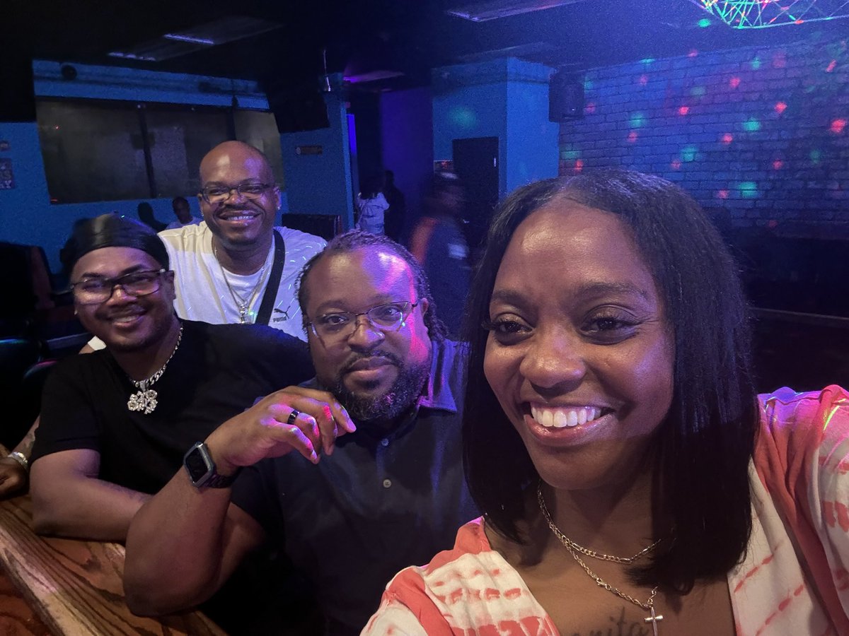 ladyj628's tweet photo. My son and friends came through for the Birthday girl ❤️❤️6/28♋️😊 https://t.co/JSk6zBqRv2