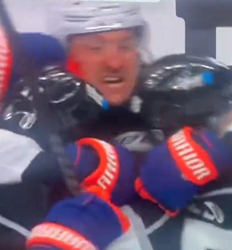 OilersAdam's tweet photo. Thanks for everything, Vincent Desharnais. I’ll miss your high fives and headlocks. https://t.co/KNt507yyph