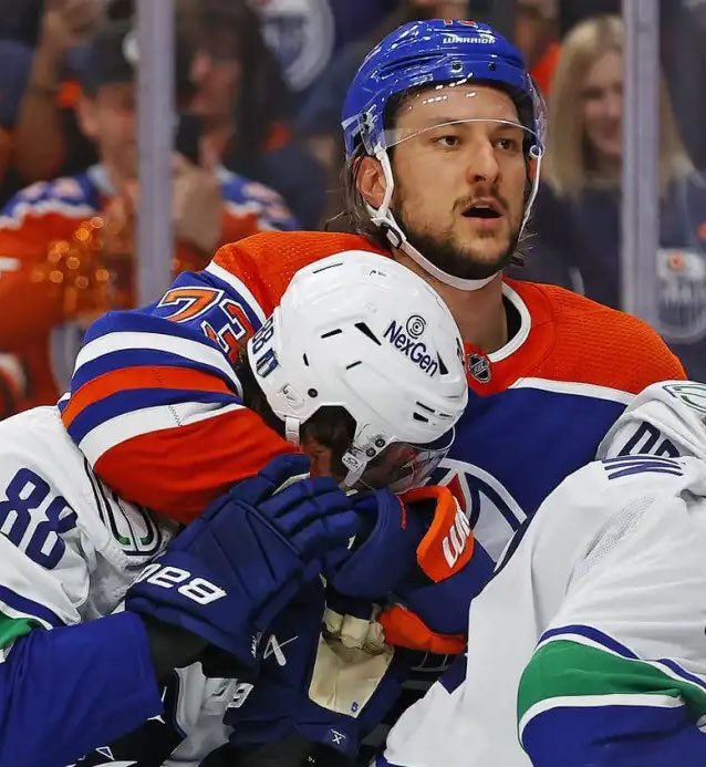 OilersAdam's tweet photo. Thanks for everything, Vincent Desharnais. I’ll miss your high fives and headlocks. https://t.co/KNt507yyph